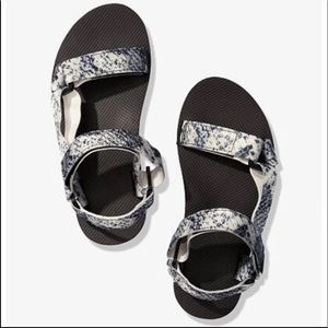 VS PINK Festival Slide Sandals